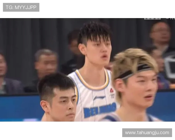 重庆篮球队在世界锦标赛积分榜上以84分稳居第一名展现强劲实力